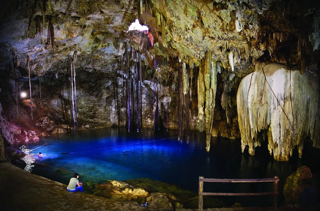 Cave diving in Dos Ojos