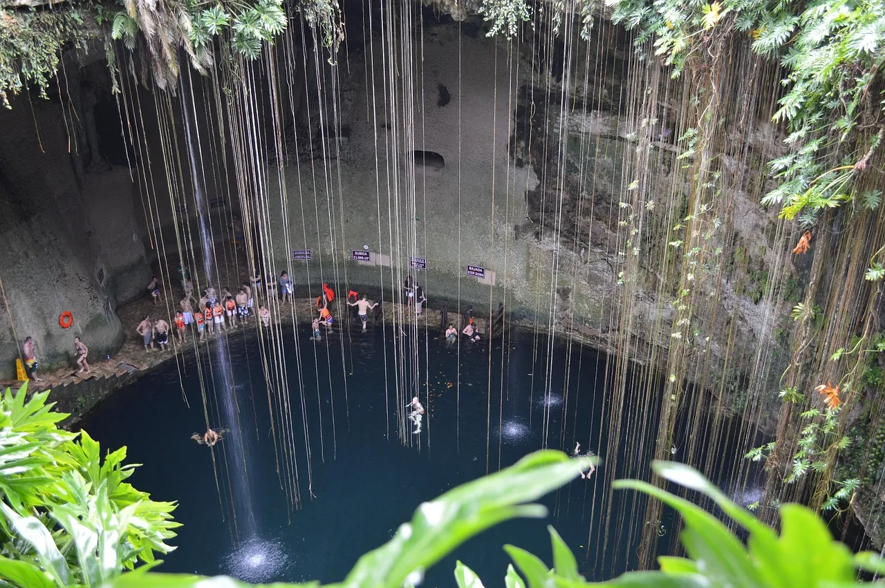 Cave diving in The Pit and Dos Ojos